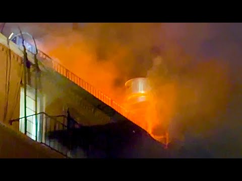 *MAJOR 4TH ALARM FIRE~FDNY BOX 1426~FDNY BATTLES FIRE IN 3 BUILDINGS ON 1ST AVENUE IN  EAST HARLEM*.