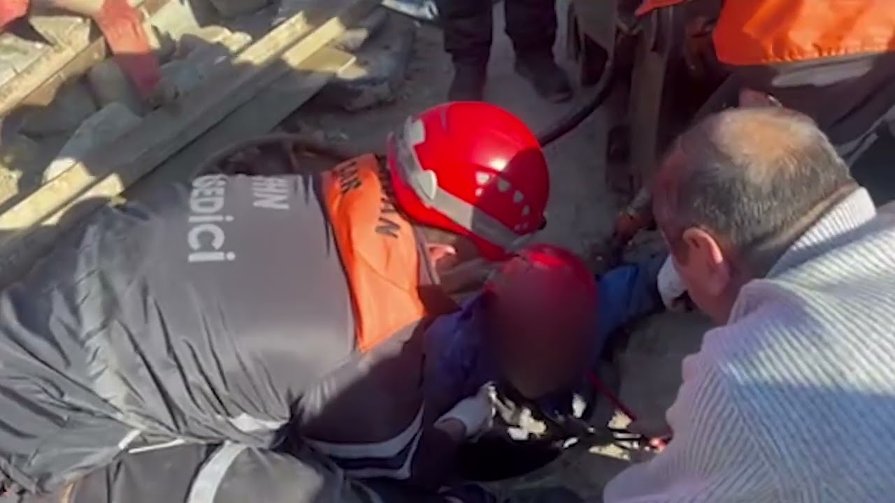 Lökbatan sakini dərinliyi 15 m olan kanalizasiyaya yıxılıb