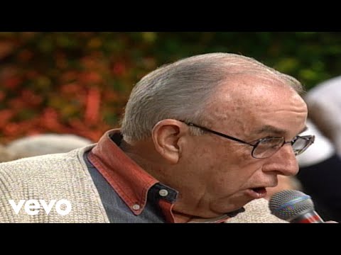 Bill & Gloria Gaither - Twelve Gates to the City [Live] ft. The Kevin Spencer Family