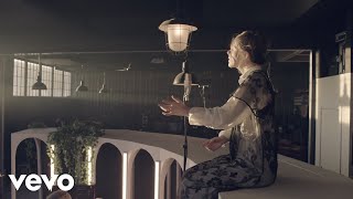 Musik-Video-Miniaturansicht zu Back To The Sky Songtext von Ólafur Arnalds