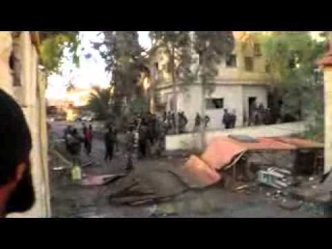 دخول مبنى الأمن السياسي بعد السيطرة عليه من قبل كتائب الجيش الحر في دير الزور ضمن معركة "فجر التحرير"