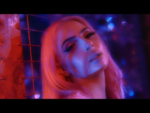 PiNK KARDASHiAN - BLAH BLAH