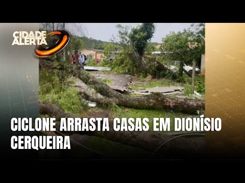 Ciclone em Dionísio Cerqueira causa destruição e arrasta casas