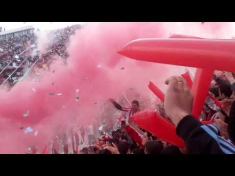 "La hinchada alentadora de El Santo" Barra: La Banda del Camion &bull; Club: San Martín de Tucumán