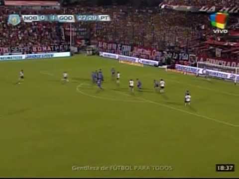 Gol Ignacio Scocco. Newells 1 Godoy Cruz 1. Torneo Final 2013 (Infobae.com)