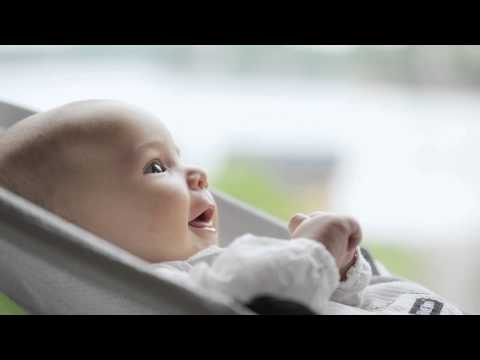 BABYBJORN gultukas Balance Soft Mesh, sidabrinis/baltas, 005129A video