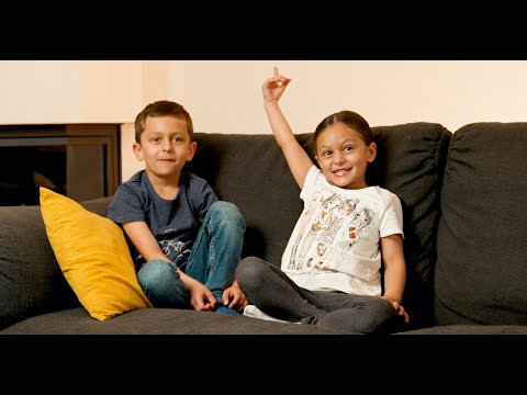 In diesem "Was schafft din Papi" Video wird ein Einblick in den Berufsalltag als Projektleiter Gebäudeautomation gegeben.