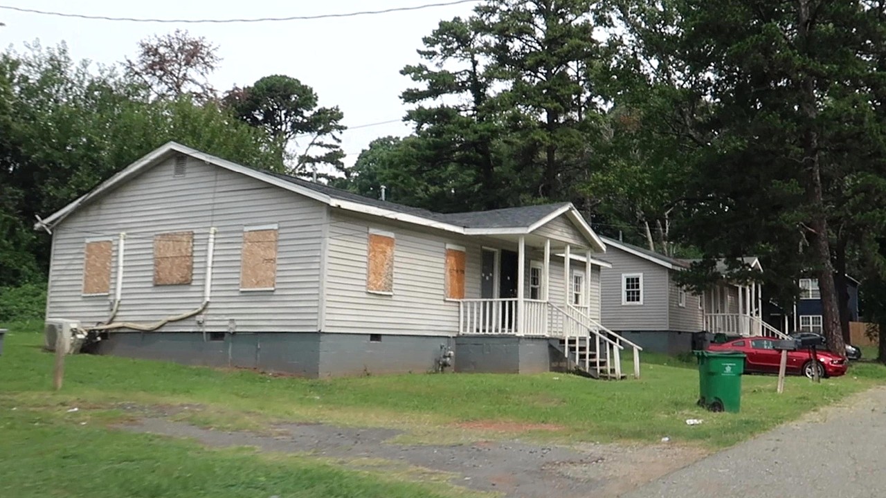 EXPLORING THE REAL STREETS AND HOODS OF CHARLOTTE NORTH CAROLINA