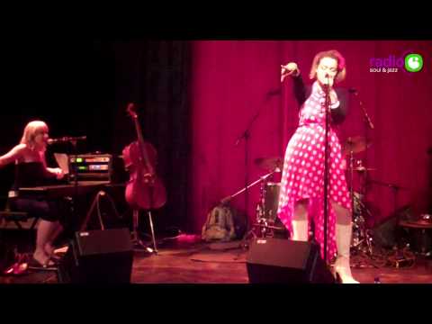 Einstein Barbie in Shouting Boots | NPO Soul en Jazz | NPO Soul en Jazz