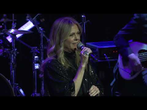 Rita Wilson performance "Till You're Home"