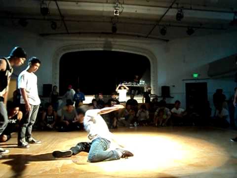 No Roots vs. Panda Bell at Skills Defined 8 battle