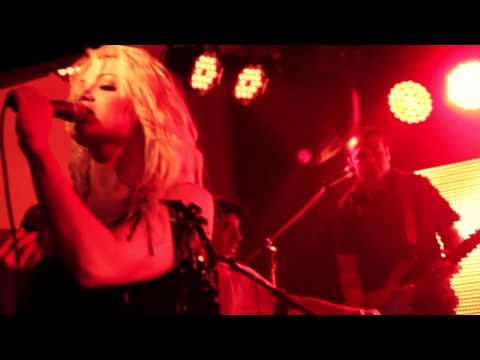 Vanessa Amorosi - Hazardous (Live at Macs Hotel, Melton - 25/01/2012)