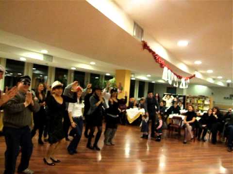 MUSICA E ANIMAZIONE BALLI KARAOKE GIOCHI FESTE MATRIMONI COMPLEANNI DUO ALEX E CLAUDIA .AVI