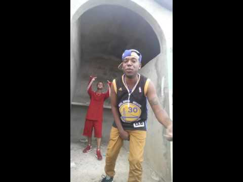 Gior el chambonea ft evis jordan rapiando en el cementerio