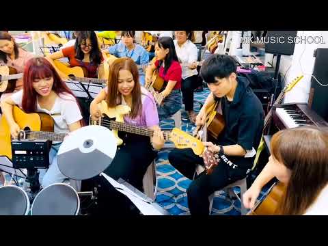 (အိပ်မက်ရဲ့အသက်) Guitar Class မှကျောင်းသူကျောင်းသားများ အပျော်လေးစုတီးဖြစ်တဲ့သီချင်းလေးပါရှင့်🥰❣️