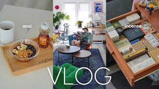 【Vlog】お香のある暮らし | アサイーボウルとコーヒー | リビングで過ごす週末、インテリアを楽しむ40代男の日常 | 最近わたしが思うこと | アメリカ駐在