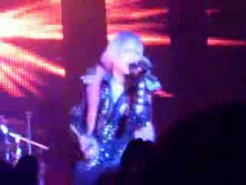Yohio live at annexet half song on the verge! :)