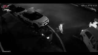 Così a Salerno rubano borse e zaini dalle macchine fingendo di chiedere informazioni agli automob...