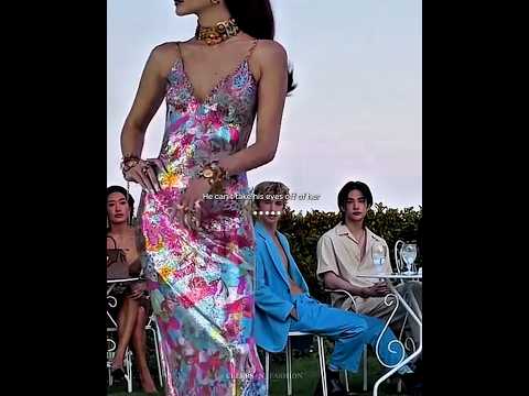 Hyunjin witnessing a goddess in real time 💖 #hyunjin #straykids #versace #fashion #reaction