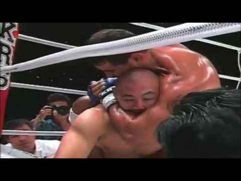 PRIDE 4: Marco Ruas tries to submit Alexander Otsuka