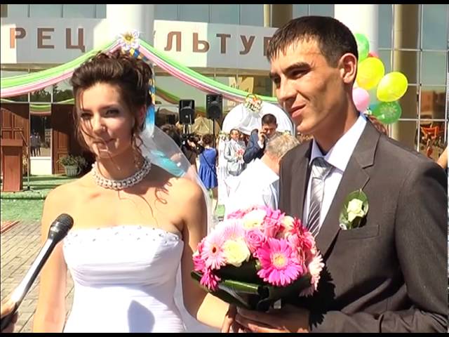 Их семейному стажу 5 дней