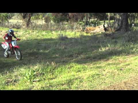 LUIS OCHOA ARELLANO SALTANDO LA CROSS.MP4
