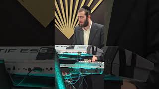 נעימת הקלרינט כשנתן אטינגר מבצע הורה