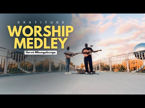GRATITUDE WORSHIP MEDLEY - Hariho impamvu | Amaraso Y'umukiza | Ni Wewe Gusa | Yarasezeranye.