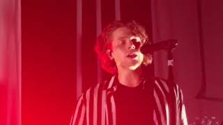 Moving Along - 5 Seconds of Summer - Live Paris 2018