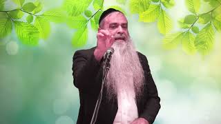 הרב רפאל זר | רוצה להחכים? תלמדו מכל אדם! (הרב רפאל זר) - התמונה מוצגת ישירות מתוך אתר האינטרנט יוטיוב. זכויות היוצרים בתמונה שייכות ליוצרה. קישור קרדיט למקור התוכן נמצא בתוך דף הסרטון