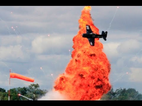 RC PYROTECHNICS WW2 FIGHTERS / BOMBERS DISPLAY - LMA RAF COSFORD -2015
