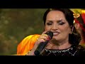 Fatmira Breçani këndon 