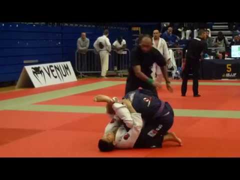 Muujig Altantugs vs Michael Olsen Hemmingby - IBJJF London Open 2015 - Purple Adult - Open