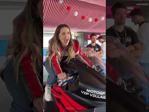 ¿El año que viene entro a competir o que?🤣❤️🏍️ #simulador #real #motogp #humor #pareja