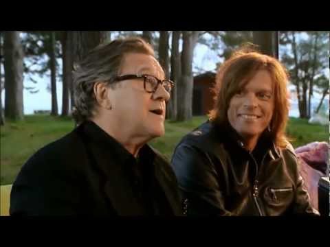 Kalle Moraeus tackar gästerna i 'Moraeus med Mera'