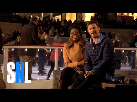 SNL Host Chris Hemsworth Tells Leslie Jones About Australia's Santa