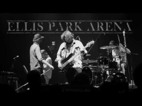 Die Heuwels Fantasties – Sonrotse (Live Ellispark Arena) (Ft. Francois van Coke en Van Coke Kartel)