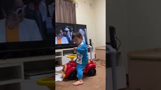 DA PUMPのdo it 宙にジャンプを1歳半で踊る