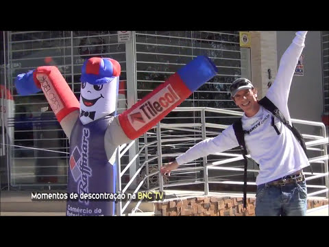 Boneco e Repórter Birutas: descontração na BNC TV