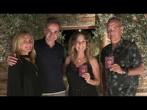 فيديو توم هانكس وزوجته يحصلان على الجنسية اليونانية