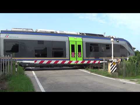 Passaggio a livello di via Cal Trevisana - Montebelluna (TV) / Level Crossing / Bahnübergang / 平交路口