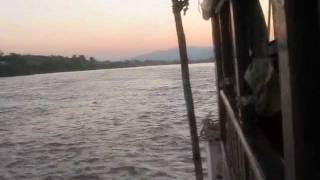 preview picture of video '9 - 10 Jan 2012 slow boat up the Mekong river Pakbeng to Houixai, Chang Khong in northern Laos'