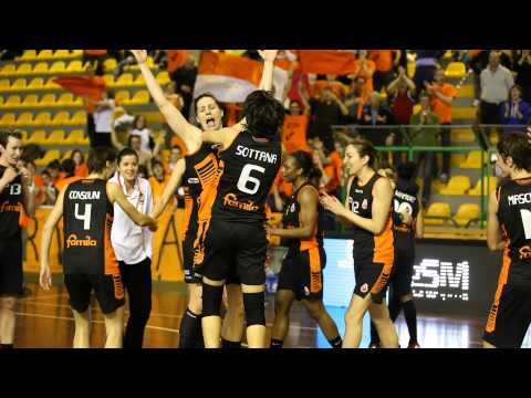 Alza la coppa con noi