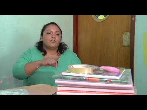 Video: El negocio de forrar cuadernos y libros