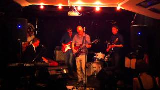 Model workers - plays Magazines &quot;Model worker&quot;