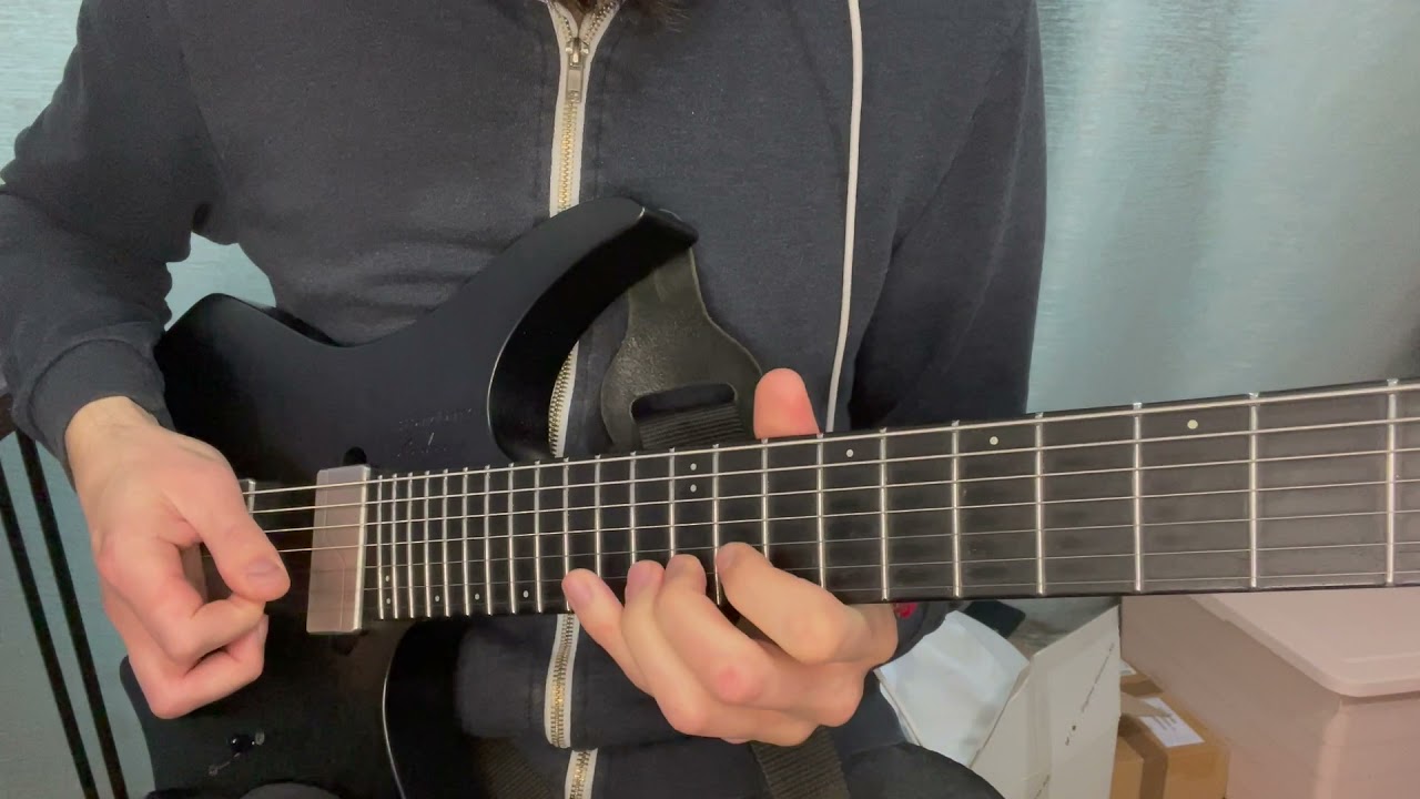 Roberto Barlocci playing the guitar solo from Muse's Madness on electric guitar