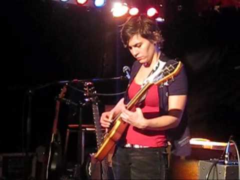 12/18 - Kaki King - Doing the wrong thing - Gleiss 22 - Muenster - 27 March 2010