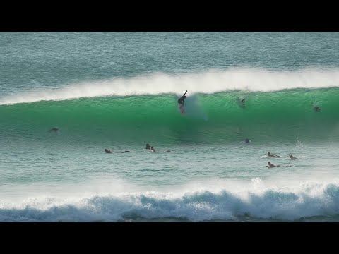 SURFING BIG WAVE RIGHT SIDE A-FRAME AT DREAMLAND BEACH