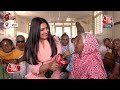 Mathura News: वृंदावन के वृद्धाश्रम पहुंची Chitra Tripathi, वृद्ध महिलाओं के आंसू देख हुईं भावुक - Video