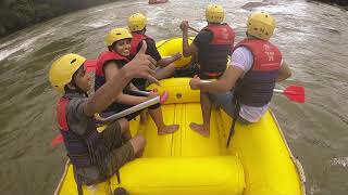 preview picture of video 'Kitulgala white water rafting - #01'